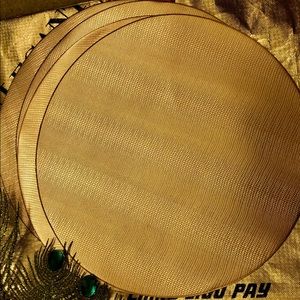 Gold color vinyl dining placemats (4)